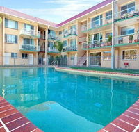 Bribie Beach King bed Unit overlooking pool - Melbourne Tourism