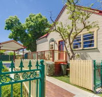Bright 3-bedroom apartment - Central Armidale - Melbourne Tourism