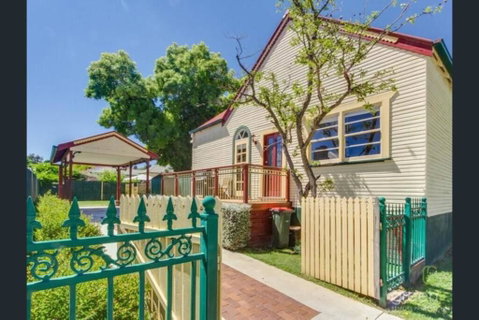 Bright 3-bedroom Apartment - Central Armidale - Melbourne Tourism 0