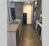 Bright Modern Stylish - Top Floor Apt - Woden - Melbourne Tourism