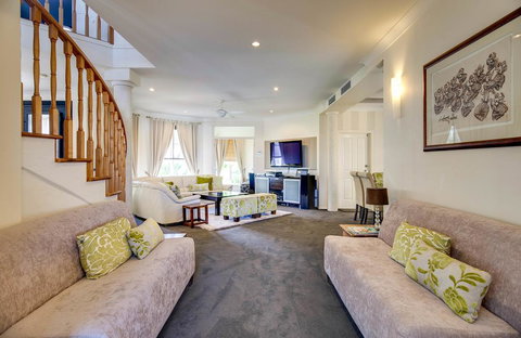 Broadbeach Waterfront Holiday House - Melbourne Tourism 3