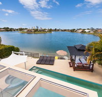 Broadbeach Waterfront Holiday House - Melbourne Tourism