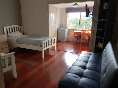 Bunbury's Most Convenient Location - Unit 2 - Melbourne Tourism 1
