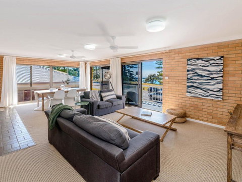 Burleigh - Great House, Room For The Boat- Across The Road From Beach - Melbourne Tourism 2