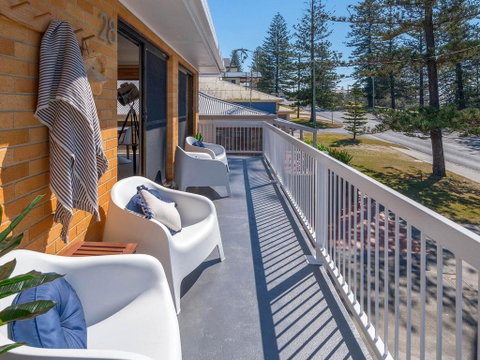 Burleigh - Great House, Room For The Boat- Across The Road From Beach - Melbourne Tourism 3
