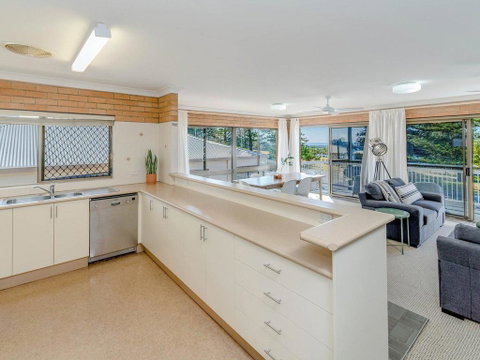 Burleigh - Great House, Room For The Boat- Across The Road From Beach - Melbourne Tourism 1
