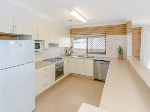 Burleigh House Opposite Main Beach - Views Sea Pool Linen And Free WiFi - Melbourne Tourism 3