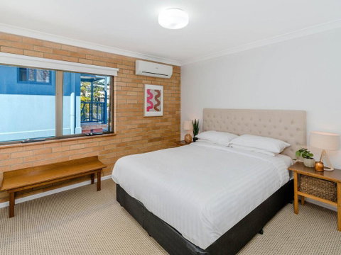 Burleigh House Opposite Main Beach - Views Sea Pool Linen And Free WiFi - Melbourne Tourism 1