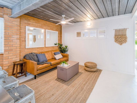 Burleigh House Opposite Main Beach - Views Sea Pool Linen And Free WiFi - Melbourne Tourism 2