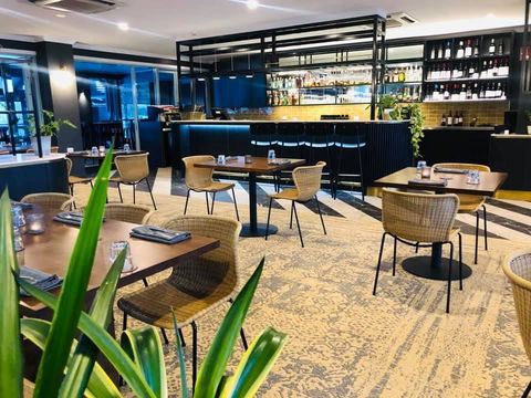 Burnett Riverside Hotel - Melbourne Tourism 1