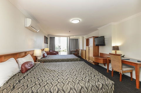 Burnett Riverside Hotel - Melbourne Tourism 3
