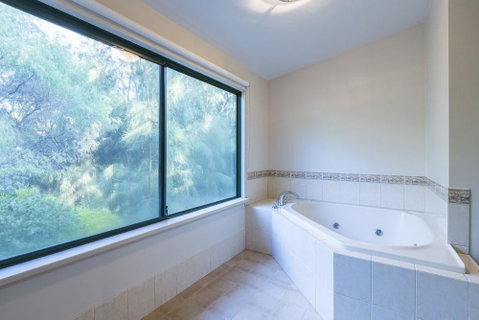 Bushy Lake Chalets - Melbourne Tourism 3