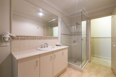 Bushy Lake Chalets - Melbourne Tourism 1