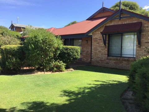 Bussell Retreat - Melbourne Tourism 0