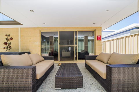 Busselton Holiday Home - Melbourne Tourism 1