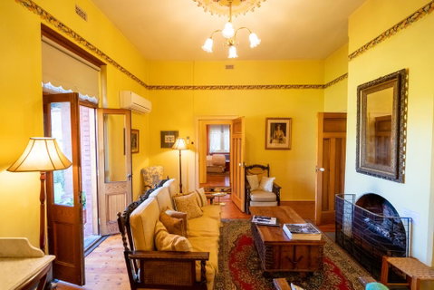 Buxton Manor - Melbourne Tourism 3