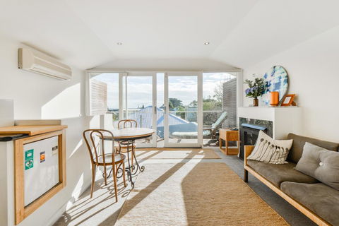 By The Seaside - Melbourne Tourism 1