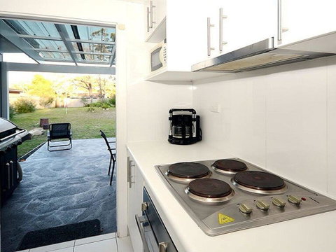 Callala Sun - Modern And Functional - Melbourne Tourism 1