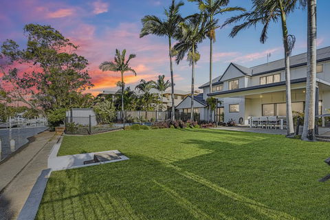 CANAL HOME NEAR MOOLOOLABA - Melbourne Tourism 0