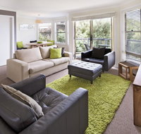 Caribou 3 - Modern  spacious with views over Lake Jindabyne - Melbourne Tourism