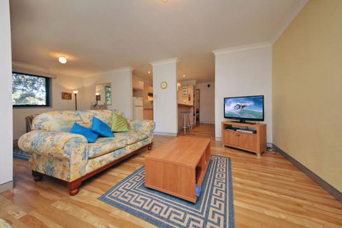 Carindale, Unit 24, 19 - 23 Dowling Street - Melbourne Tourism 0