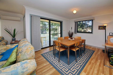 Carindale, Unit 24, 19 - 23 Dowling Street - Melbourne Tourism 2