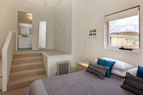 Cascades 18/3 Kurrajong Street - Melbourne Tourism 3