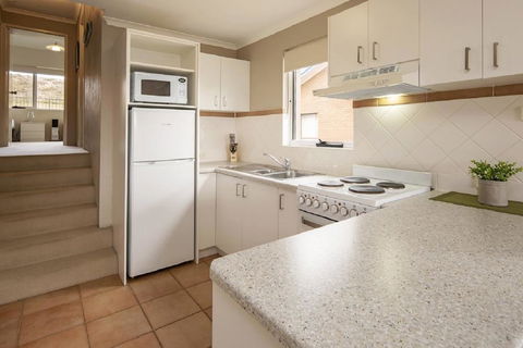 Cascades 18/3 Kurrajong Street - Melbourne Tourism 1