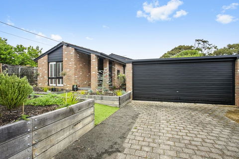 CASTAWAY - Melbourne Tourism 3