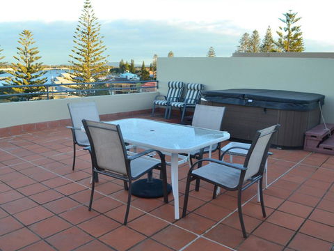 Castillo Del Mar 10 - Lake View Roof Terrace With Spa - Melbourne Tourism 2