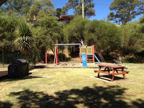 Castle Motel - Melbourne Tourism 1