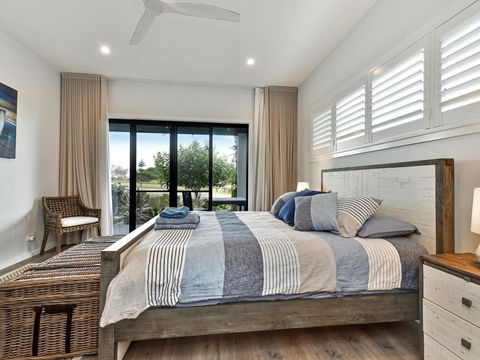 Caves Luxury Beachside Escape - Literally Across The Road From Surf Club - Melbourne Tourism 3
