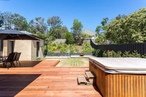 Caxton Beach House - Hot Tub Spa - Melbourne Tourism 1