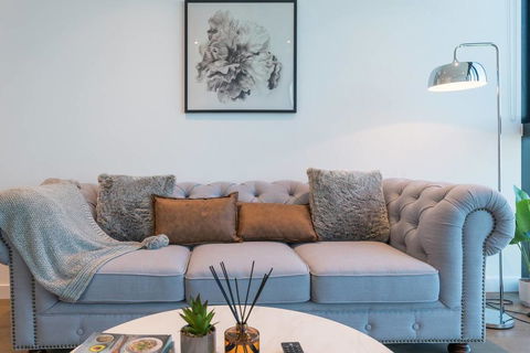 CBD Spectacular View 2 Bedroom Apt @Victoria One - Melbourne Tourism 2