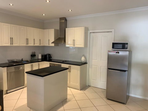 Central Armidale 2-Bedroom Apartment - Melbourne Tourism 1