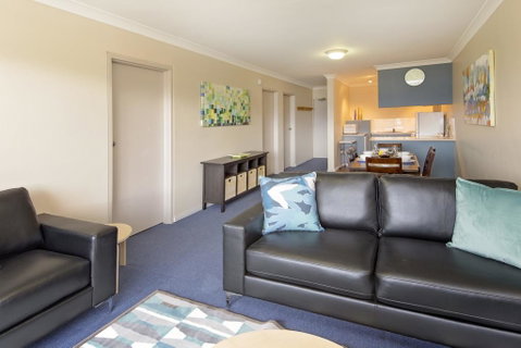 Central Park 7 - The Convenience Of Location & The Warmth Of Comfortable Living - Melbourne Tourism 1