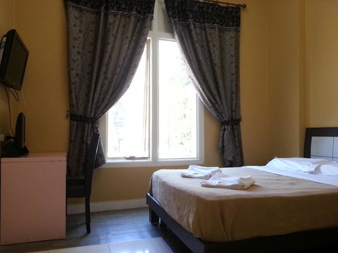 Central Private Hotel - Melbourne Tourism 1