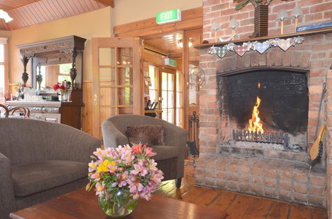 Central Springs Inn - Melbourne Tourism 1