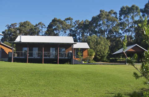 Chalet On Percheron - Melbourne Tourism 0