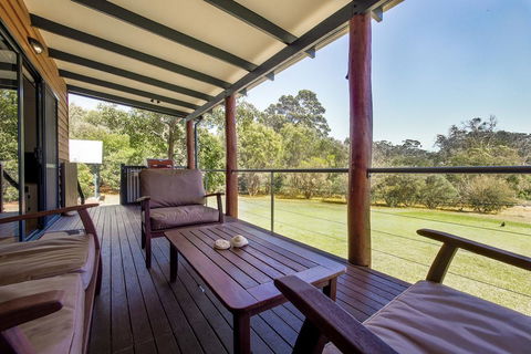 Chalet On Percheron - Melbourne Tourism 3