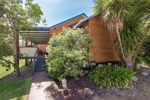 Chalet On Percheron - Melbourne Tourism 2