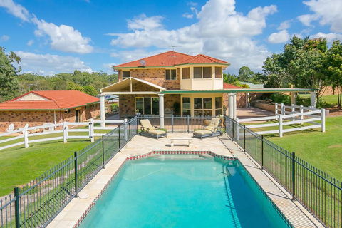 Charming Brisbane Acreage Pool - Melbourne Tourism 0