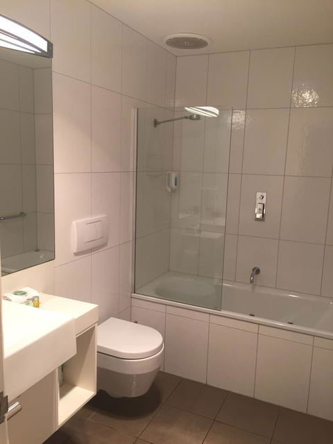 Chestnut Tree Holiday Units - Melbourne Tourism 1