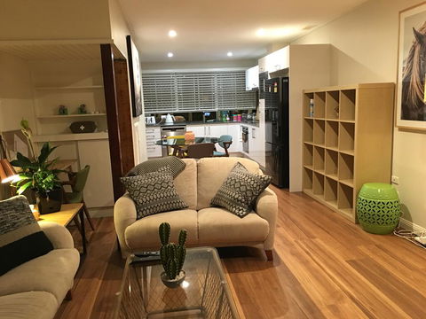 Chevron Luxury Pad - Melbourne Tourism 0