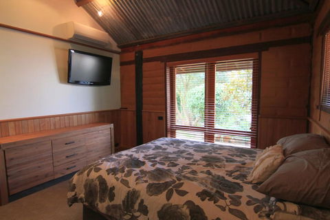 Cindy Cottage - Melbourne Tourism 1