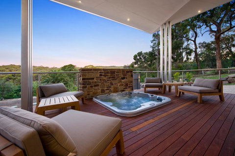 Cinque - Melbourne Tourism 1