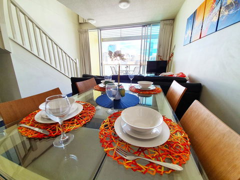 CITY PENTHOUSE , Views, Wine, Pool, Gym, Netflix - Melbourne Tourism 1