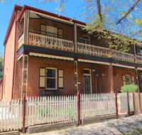 Classic Old Style House - Melbourne Tourism