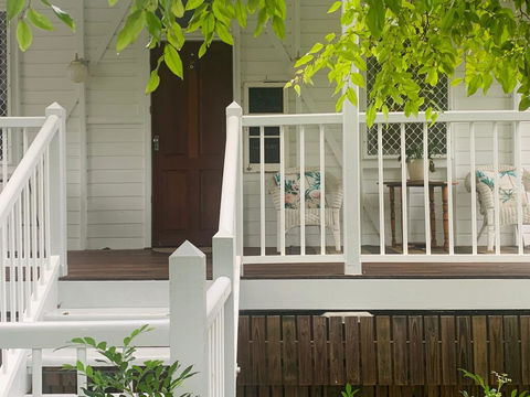 Classic Q'slander, Huge Deck, Pool, Cowboy Stadium - Melbourne Tourism 1