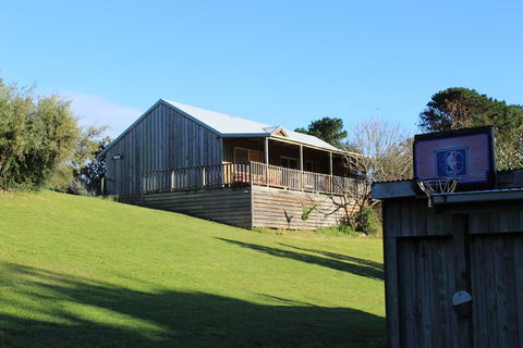 Clifton Beach Lodge - Melbourne Tourism 0